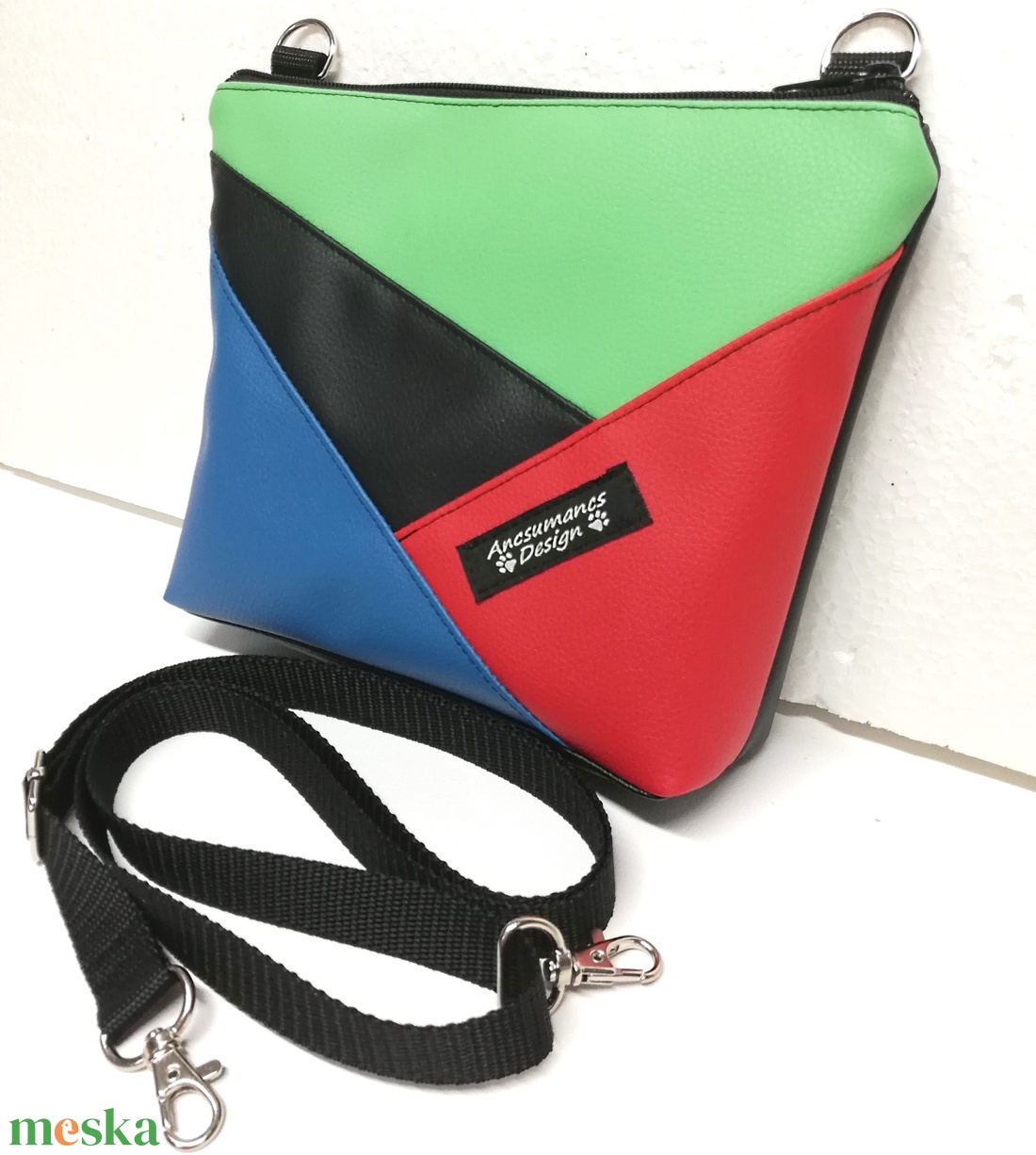 ColorBlock válltáska oldaltáska talpas / fekete kék zöld piros - táska & tok - kézitáska & válltáska - vállon átvethető táska - Meska.hu