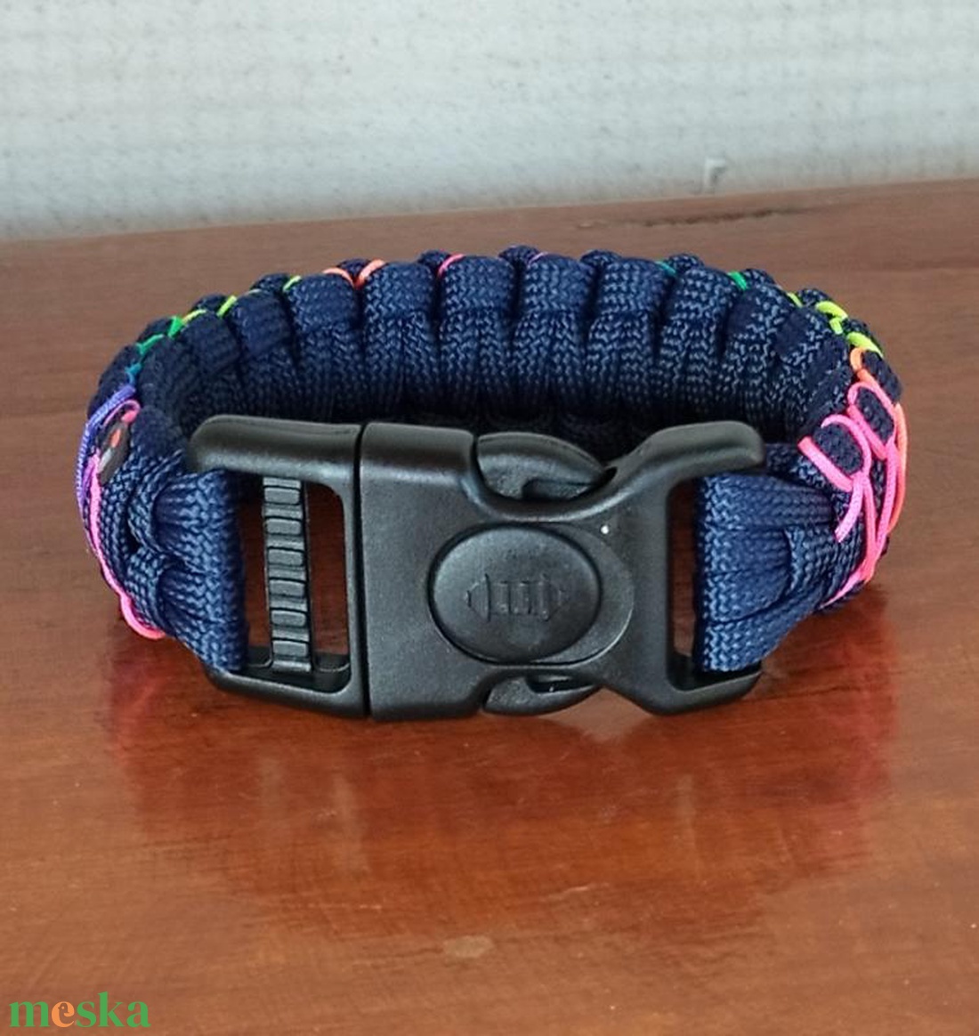 Designer túlélő paracord karkötő biztonsági csattal COBRA RIDER STITCH Navy kék szivárvány (csuklóméret 16-16,5cm) - ékszer - karkötő - fonott karkötő - Meska.hu