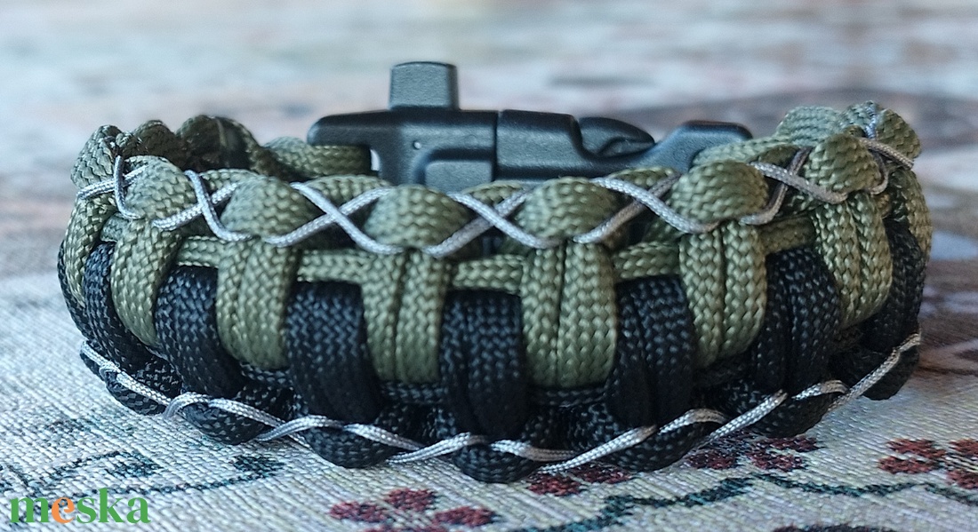 Taktikai túlélő paracord karkötő biztonsági csattal COW HITCH ARMY fekete keki (csuklóméret 18-18,5cm) - ékszer - karkötő - fonott karkötő - Meska.hu