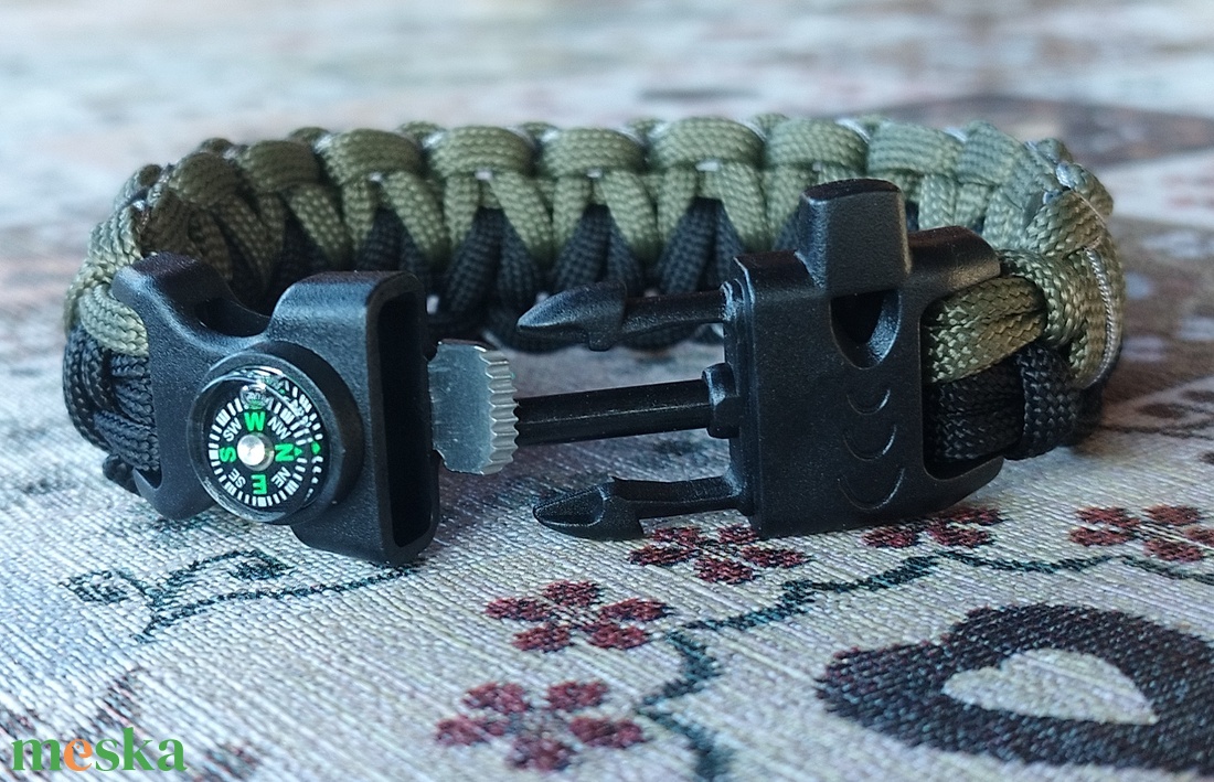 Taktikai túlélő paracord karkötő biztonsági csattal COW HITCH ARMY fekete keki (csuklóméret 18-18,5cm) - ékszer - karkötő - fonott karkötő - Meska.hu