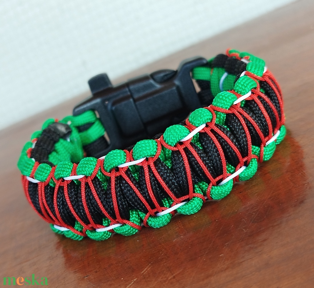 Taktikai túlélő paracord karkötő 3 funkciós csattal COBRA RIDER STITCH HUNGARY (csuklóméret: 18-19 cm) - ékszer - karkötő - fonott karkötő - Meska.hu Taktikai túlélő paracord karkötő 3 funkciós csattal COBRA RIDER STITCH HUNGARY (csuklóméret: 18-19 cm) - ékszer - karkötő - fonott karkötő - Meska.hu
