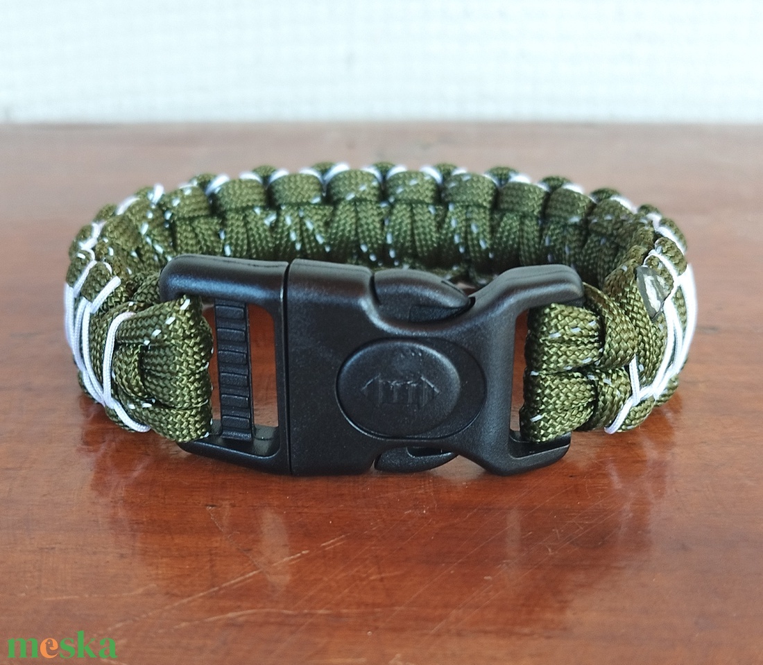 Designer Túlélő Paracord Karkötő Biztonsági Csattal COBRA RIDER STITCH ARMY Keki Fehér(Csuklóméret 19-20cm) - ékszer - karkötő - fonott karkötő - Meska.hu
