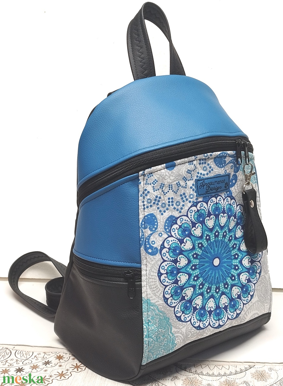 MAXIM BackPack L hátizsák - Egyedi mandalás kék fekete alapon textilbőr pántokkal 36x28x16 - táska & tok - hátizsák - hátizsák - Meska.hu