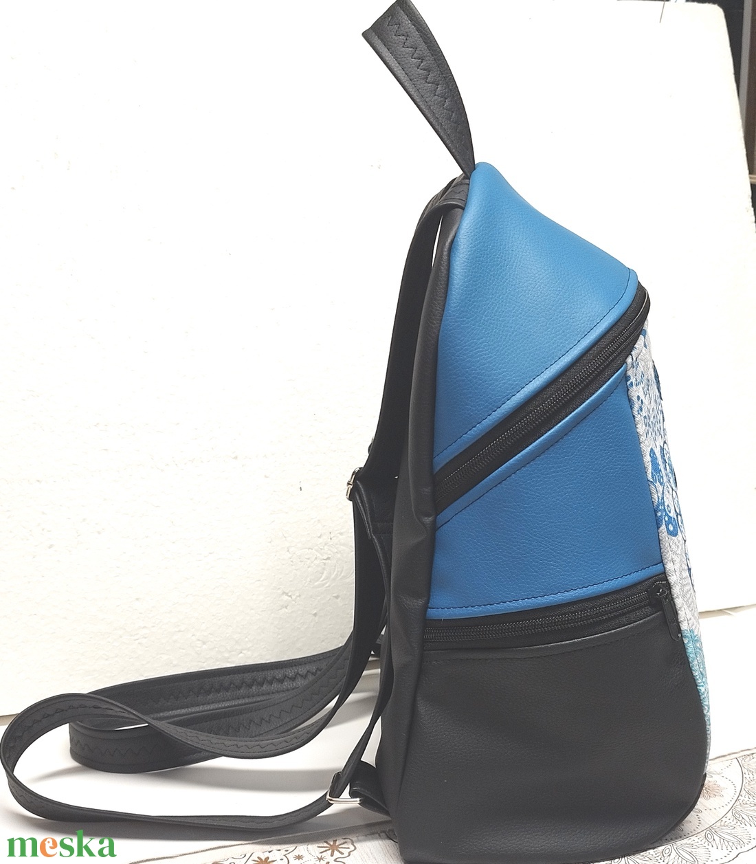 MAXIM BackPack L hátizsák - Egyedi mandalás kék fekete alapon textilbőr pántokkal 36x28x16 - táska & tok - hátizsák - hátizsák - Meska.hu
