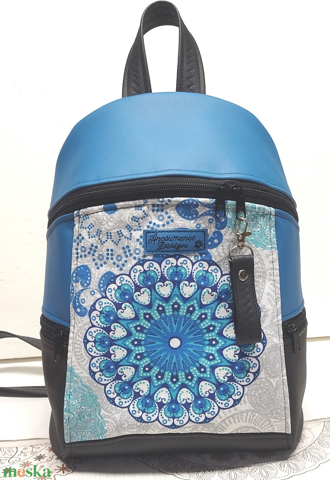 MAXIM BackPack L hátizsák - Egyedi mandalás kék fekete alapon textilbőr pántokkal 36x28x16 - táska & tok - hátizsák - hátizsák - Meska.hu
