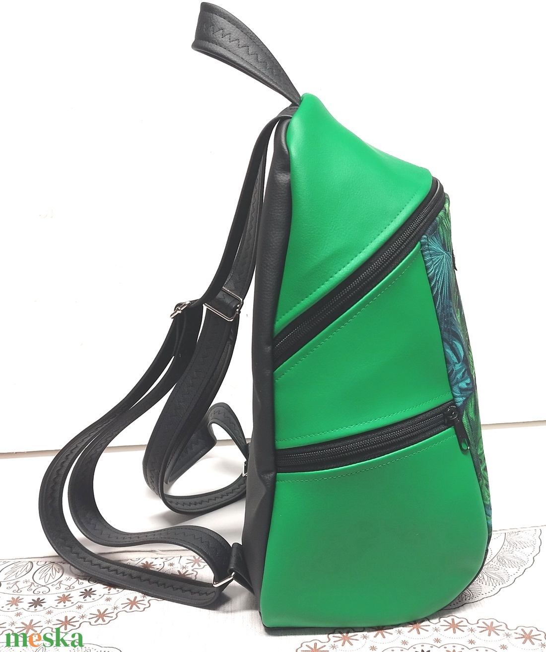 MAXIM BackPack L hátizsák - Pálmalevelek zöld fekete alapon textilbőr pántokkal 36x28x16 - táska & tok - hátizsák - hátizsák - Meska.hu
