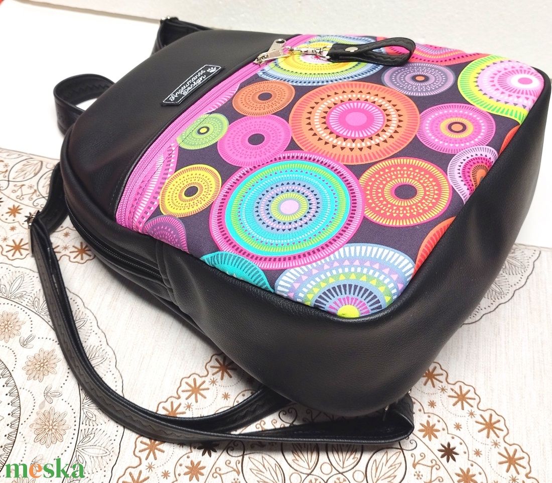 Back Pack M hátizsák - Elegáns fekete csajos mandalákkal textilbőr pántokkal 33x27x10 - táska & tok - hátizsák - hátizsák - Meska.hu Back Pack M hátizsák - Elegáns fekete csajos mandalákkal textilbőr pántokkal 33x27x10 - táska & tok - hátizsák - hátizsák - Meska.hu
