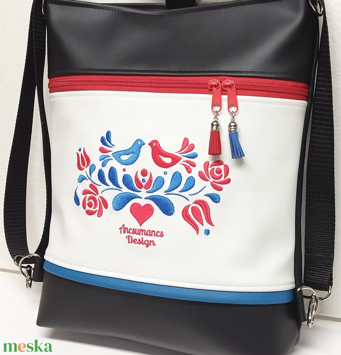 Hímzett 3in1 hátizsák univerzális táska Hungarian Folkart13 fekete-fehér alap kék-piros hímzéssel - táska & tok - hátizsák - hátizsák - Meska.hu Hímzett 3in1 hátizsák univerzális táska Hungarian Folkart13 fekete-fehér alap kék-piros hímzéssel - táska & tok - hátizsák - hátizsák - Meska.hu