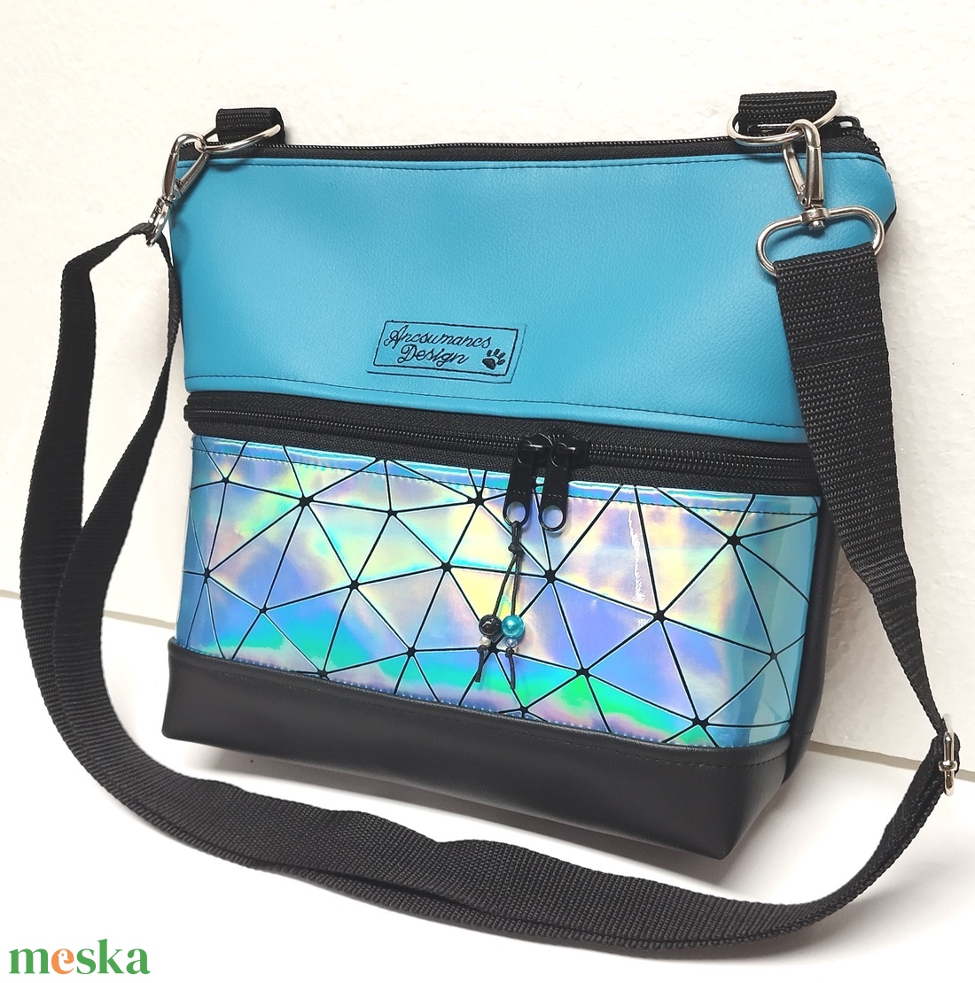 Bella crossbody oldaltáska 28x24cm - Türkiz lézerhologram - táska & tok - kézitáska & válltáska - vállon átvethető táska - Meska.hu Bella crossbody oldaltáska 28x24cm - Türkiz lézerhologram - táska & tok - kézitáska & válltáska - vállon átvethető táska - Meska.hu