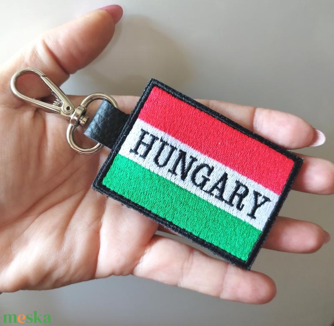 Magyar zászló Hungary felirattal hímzéssel díszített bőrkulcstartó kulcsdísz táskadísz - táska & tok - kulcstartó & táskadísz - kulcstartó - Meska.hu Magyar zászló Hungary felirattal hímzéssel díszített bőrkulcstartó kulcsdísz táskadísz - táska & tok - kulcstartó & táskadísz - kulcstartó - Meska.hu
