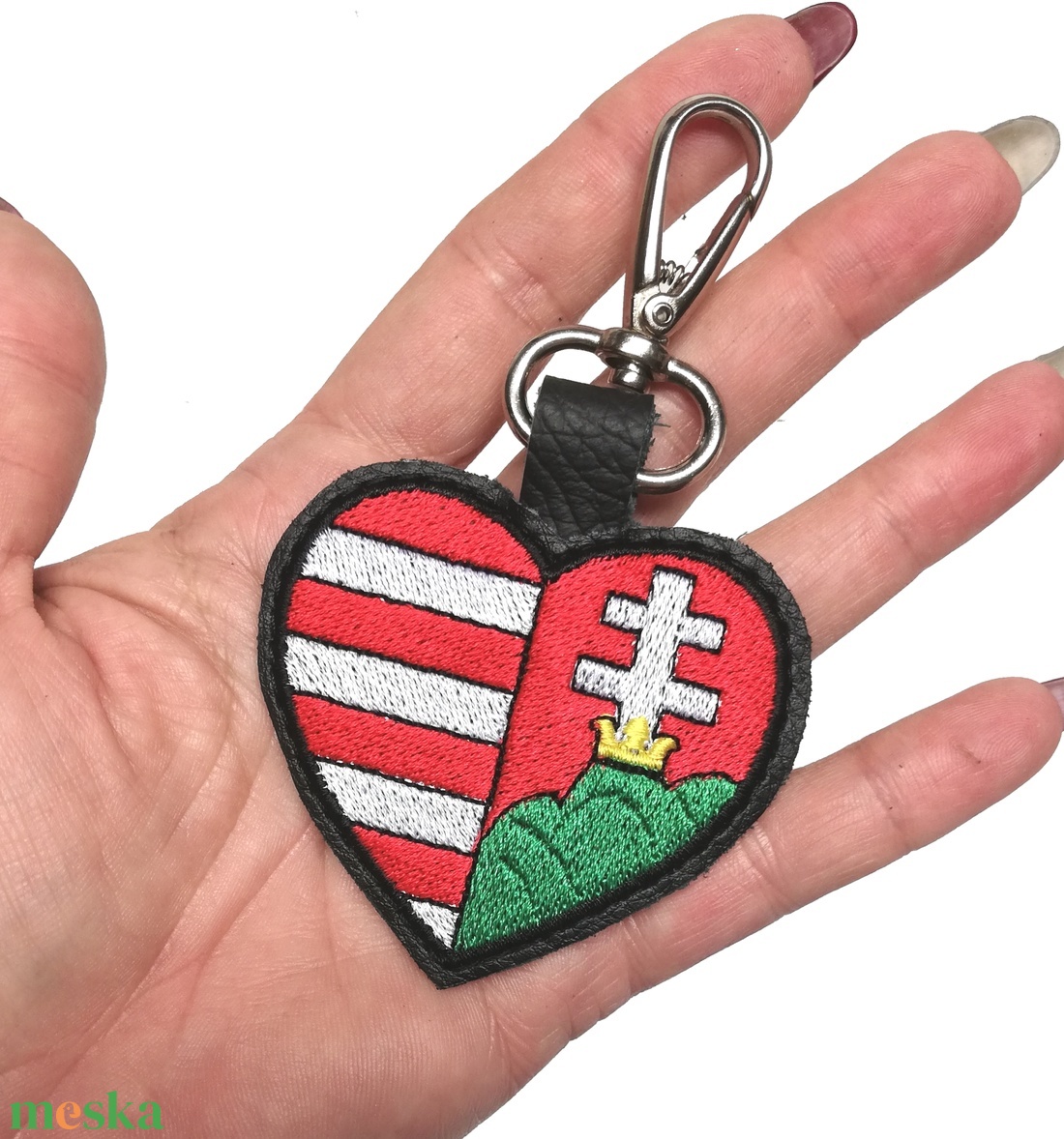 Kossuth címer szív alakban hímzett bőrkulcstartó kulcsdísz táskadísz - táska & tok - kulcstartó & táskadísz - kulcstartó - Meska.hu Kossuth címer szív alakban hímzett bőrkulcstartó kulcsdísz táskadísz - táska & tok - kulcstartó & táskadísz - kulcstartó - Meska.hu