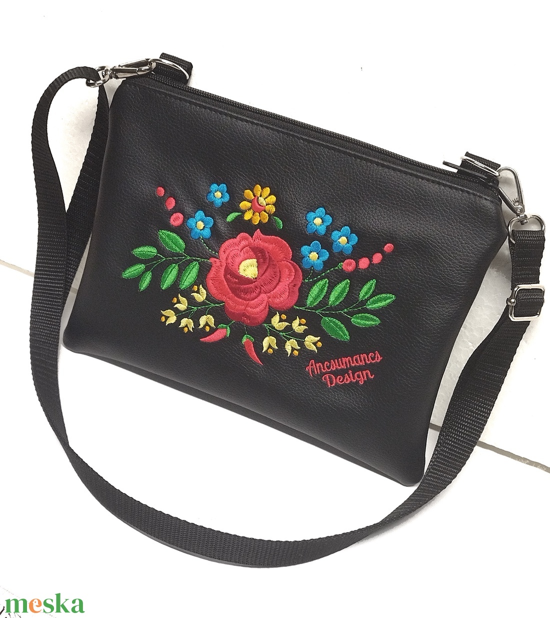 Elegáns hímzett borítéktáska Hungarian Folkart29 fekete-színes - táska & tok - kézitáska & válltáska - vállon átvethető táska - Meska.hu Elegáns hímzett borítéktáska Hungarian Folkart29 fekete-színes - táska & tok - kézitáska & válltáska - vállon átvethető táska - Meska.hu
