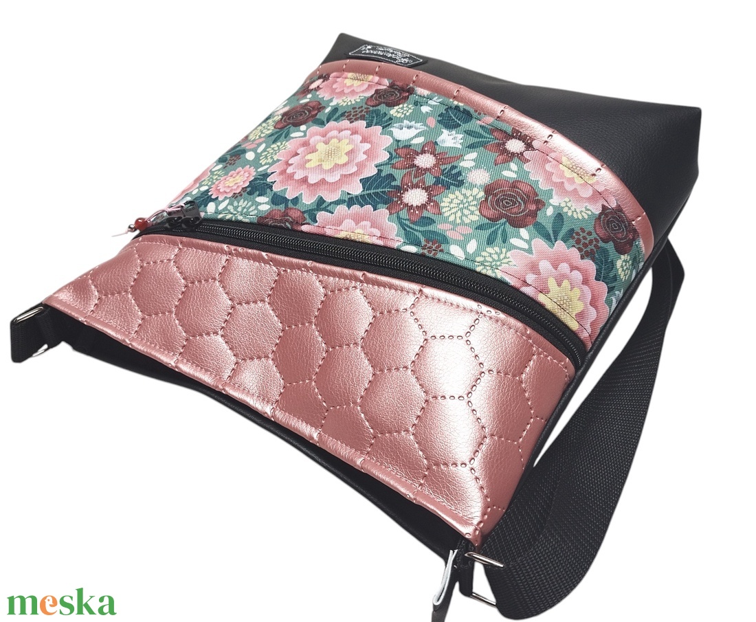 Utolsó darab! ZigZag 4 zsebes pakolós válltáska oldaltáska Ani virágai rose bőrrel - táska & tok - kézitáska & válltáska - vállon átvethető táska - Meska.hu