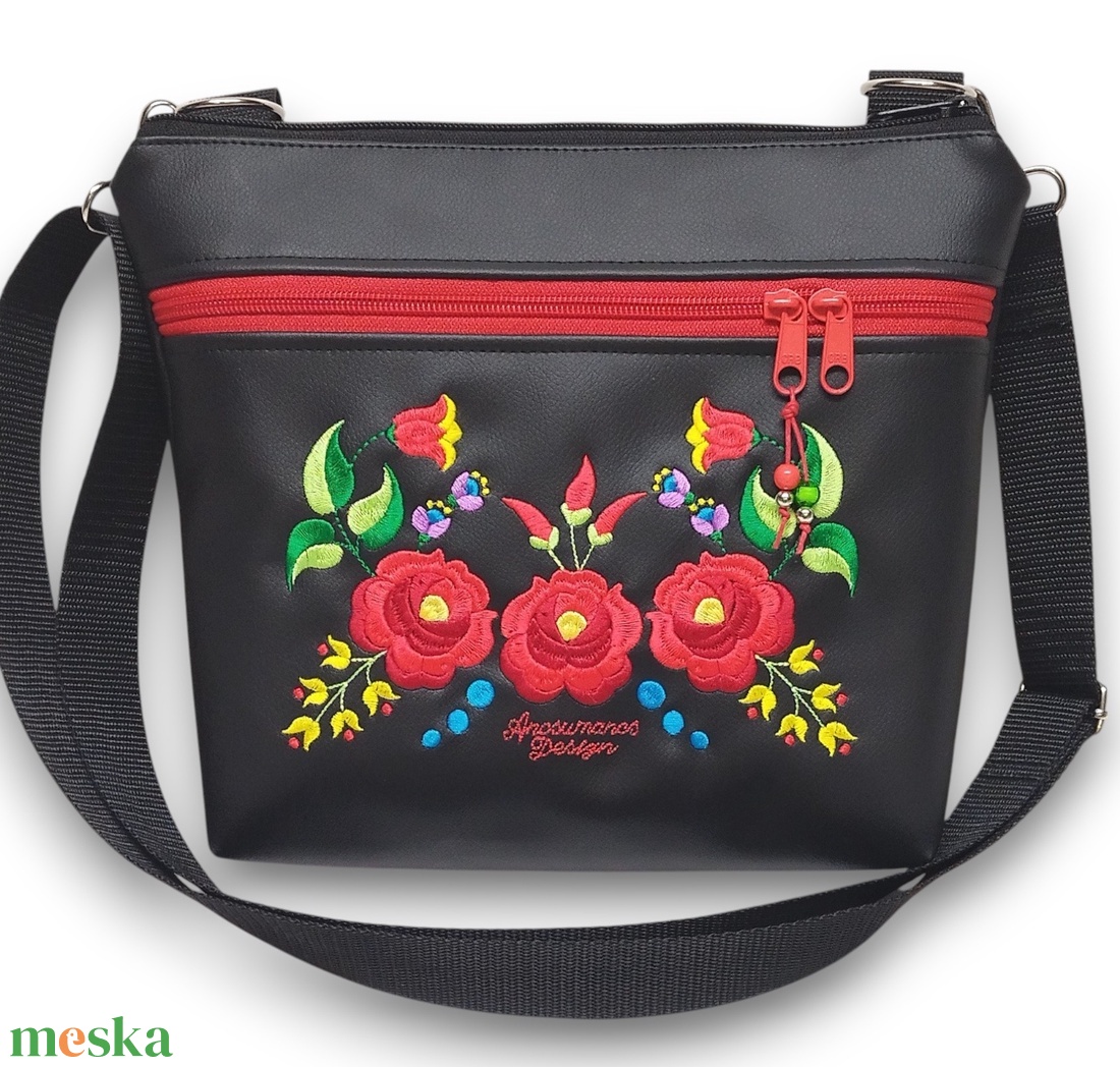 Bella crossbody oldaltáska 28x24cm - Hímzett Kalocsai mintás Hungarian Folkart30 - táska & tok - kézitáska & válltáska - vállon átvethető táska - Meska.hu Bella crossbody oldaltáska 28x24cm - Hímzett Kalocsai mintás Hungarian Folkart30 - táska & tok - kézitáska & válltáska - vállon átvethető táska - Meska.hu