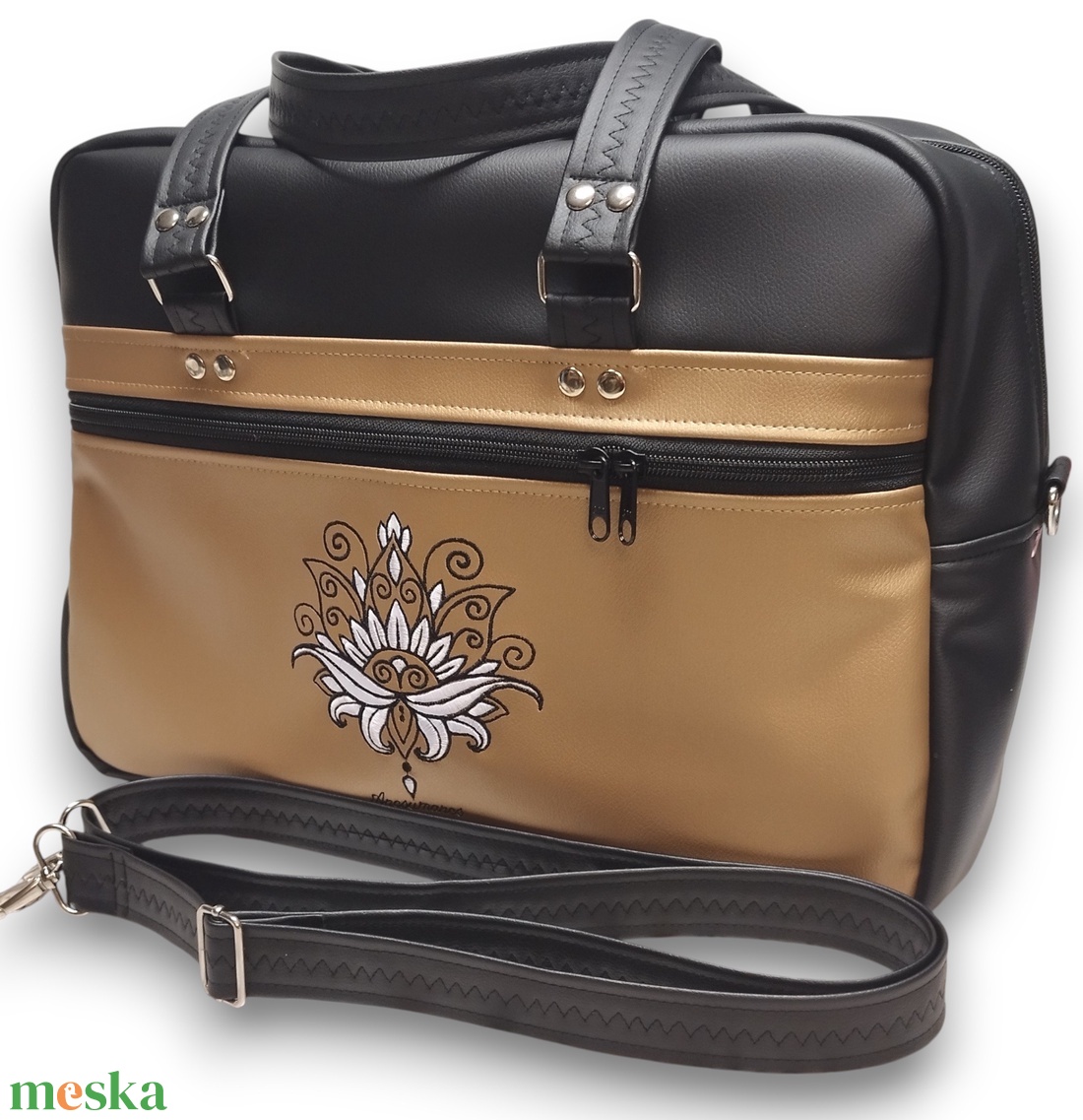 Fly Bag utazótáska kézipoggyász repülős méret 40x30x18 Lótuszvirág fekete és óarany alapon - táska & tok - kézitáska & válltáska - nagy pakolós táska - Meska.hu Fly Bag utazótáska kézipoggyász repülős méret 40x30x18 Lótuszvirág fekete és óarany alapon - táska & tok - kézitáska & válltáska - nagy pakolós táska - Meska.hu