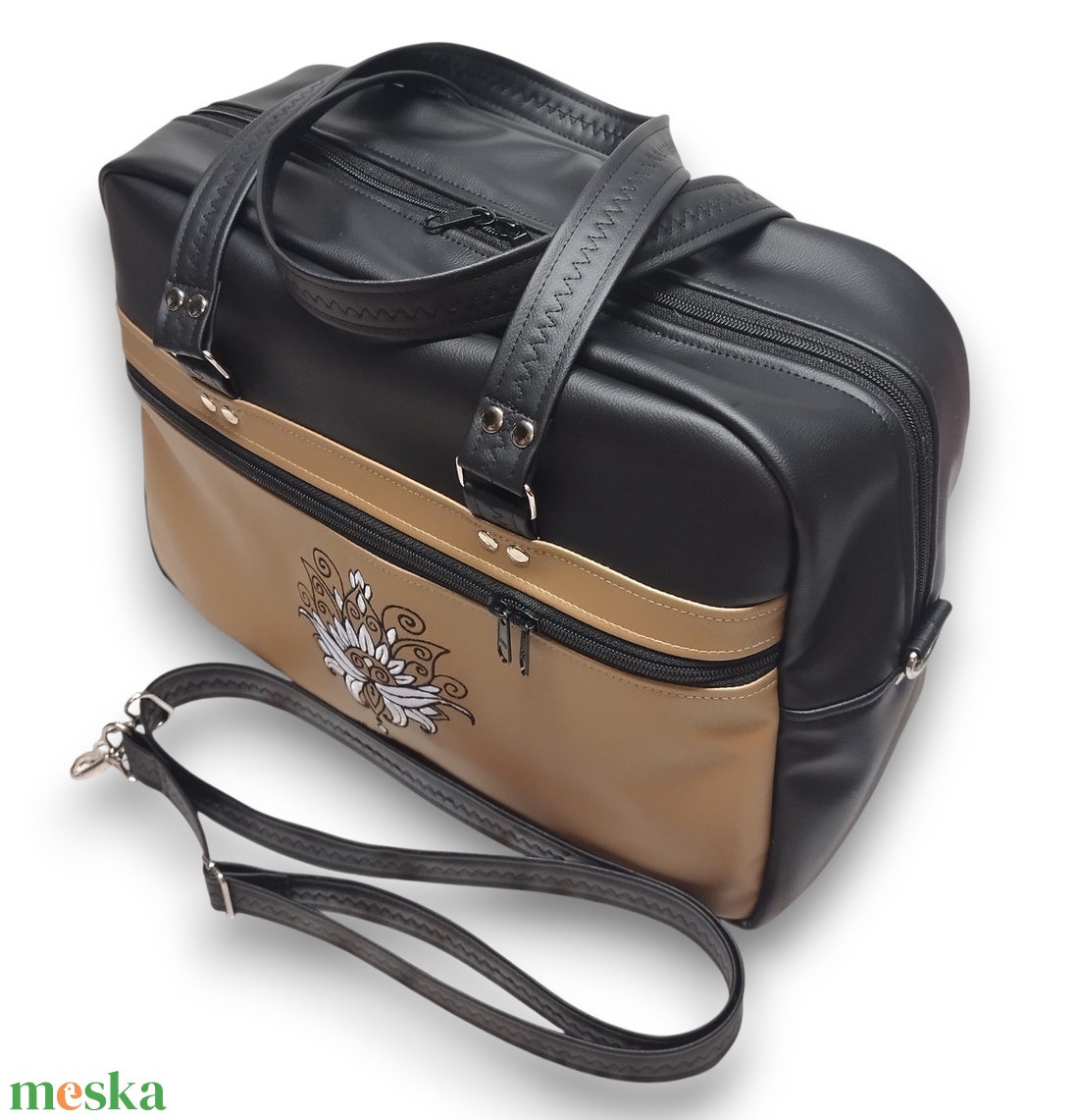 Fly Bag utazótáska kézipoggyász repülős méret 40x30x18 Lótuszvirág fekete és óarany alapon - táska & tok - kézitáska & válltáska - nagy pakolós táska - Meska.hu Fly Bag utazótáska kézipoggyász repülős méret 40x30x18 Lótuszvirág fekete és óarany alapon - táska & tok - kézitáska & válltáska - nagy pakolós táska - Meska.hu