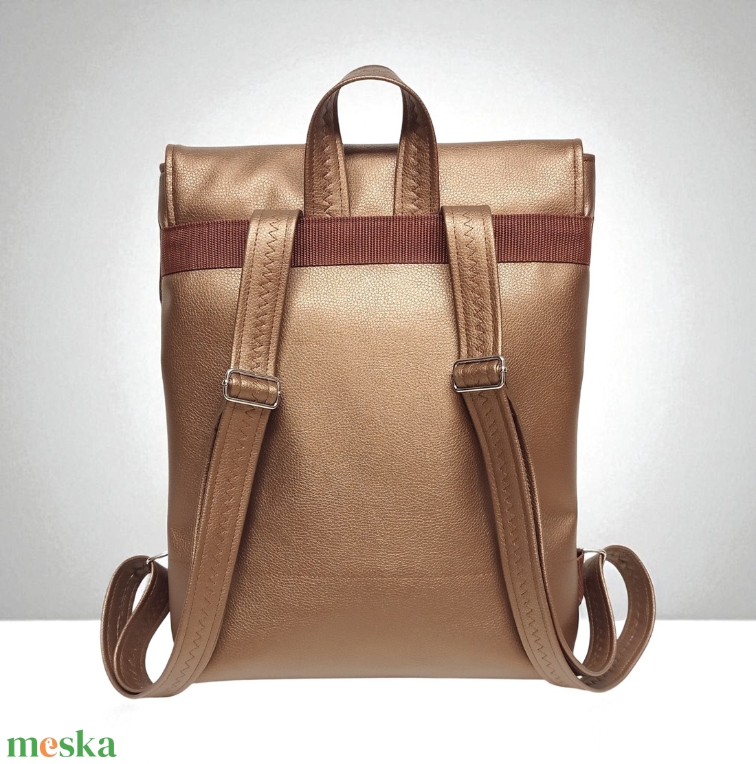 Retro mandalák bronz barna alapon - Bőrpántos fedélrészes pakolós hátizsák 4 zsebbel 36x30x8cm - táska & tok - hátizsák - hátizsák - Meska.hu Retro mandalák bronz barna alapon - Bőrpántos fedélrészes pakolós hátizsák 4 zsebbel 36x30x8cm - táska & tok - hátizsák - hátizsák - Meska.hu