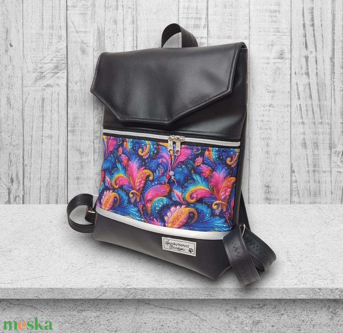 Karnevál - Bőrpántos fedélrészes pakolós Liza hátizsák 4 zsebbel 36x30x8cm - táska & tok - hátizsák - hátizsák - Meska.hu