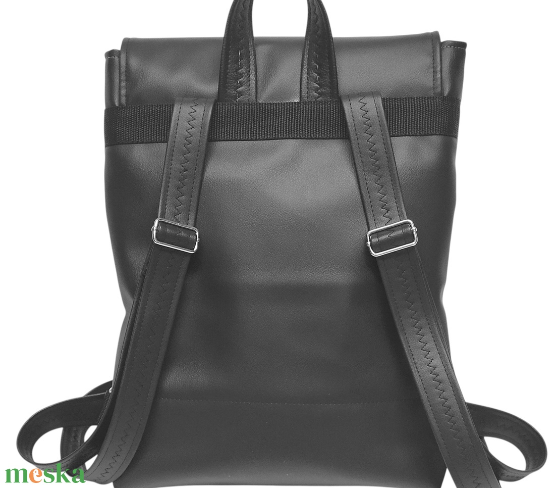 Karnevál - Bőrpántos fedélrészes pakolós Liza hátizsák 4 zsebbel 36x30x8cm - táska & tok - hátizsák - hátizsák - Meska.hu