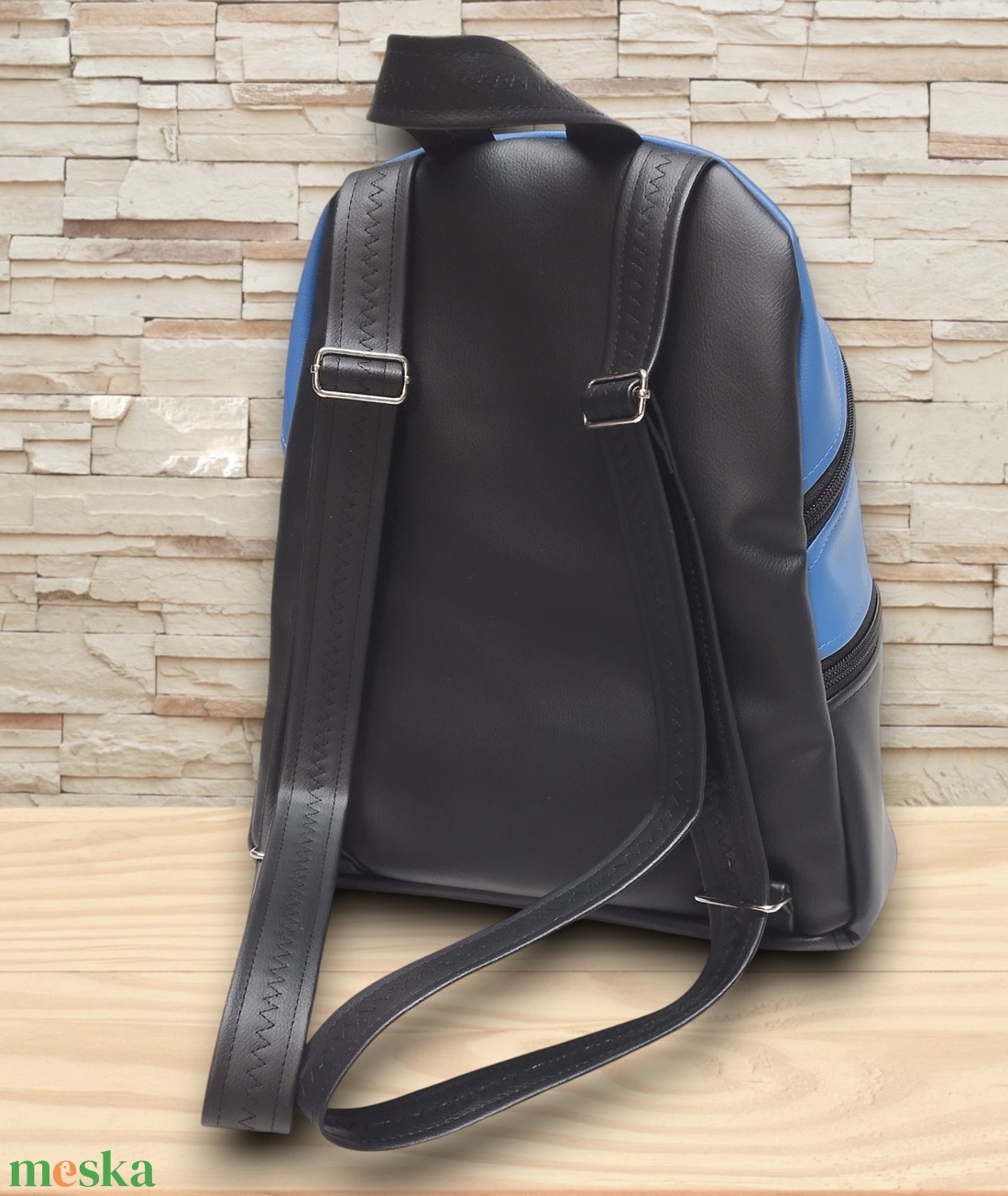 MAXIM BackPack L hátizsák - Karnevál kék fekete alapon textilbőr pántokkal 36x30x16 - táska & tok - hátizsák - hátizsák - Meska.hu MAXIM BackPack L hátizsák - Karnevál kék fekete alapon textilbőr pántokkal 36x30x16 - táska & tok - hátizsák - hátizsák - Meska.hu