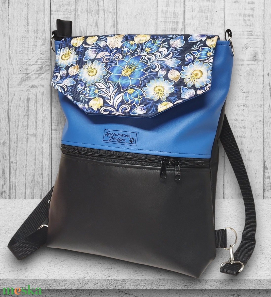 Kék virágos fedélrészes 3in1 hátizsák univerzális táska fekete-kék alapon - táska & tok - hátizsák - hátizsák - Meska.hu