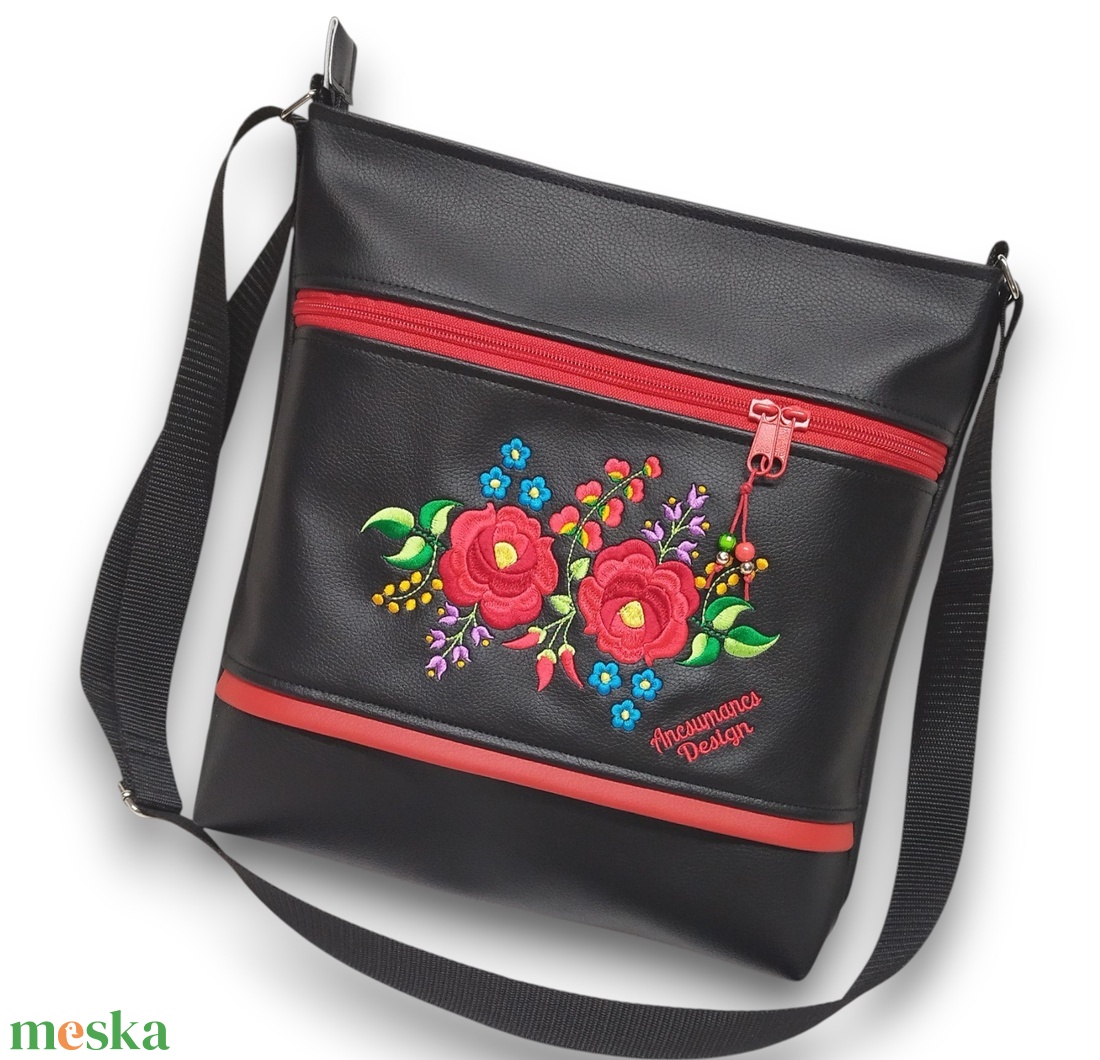 Hímzett 30x30-as pakolós kalocsai virágos válltáska oldaltáska fekete HungarianFolkart07 - táska & tok - kézitáska & válltáska - vállon átvethető táska - Meska.hu