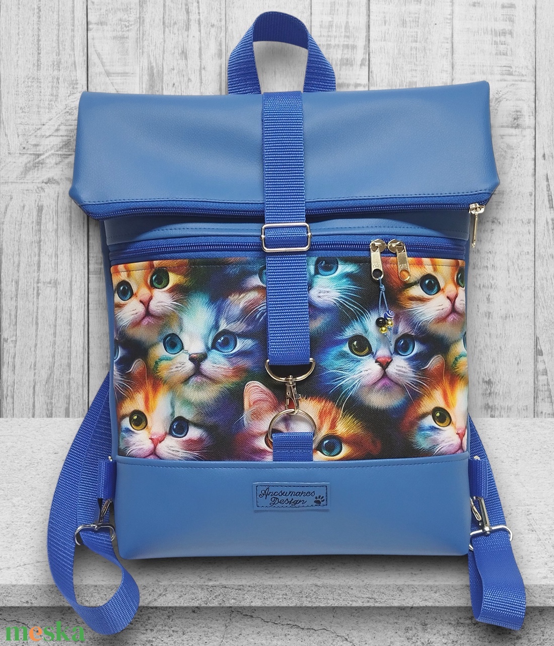 Szivárvány cicák kék alapon - Roll Up Maxi dupla pántos hátizsák sok zsebbel - táska & tok - hátizsák - roll top hátizsák - Meska.hu