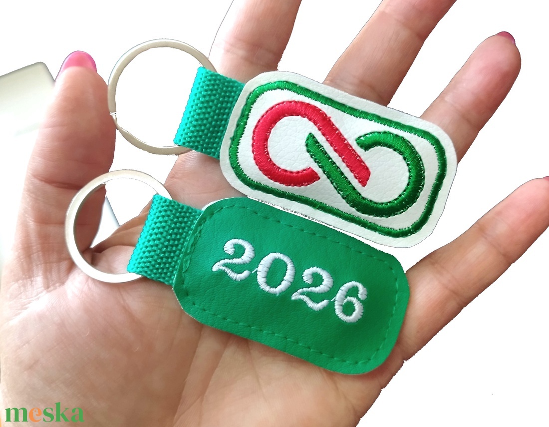 Hímzett Rendszerváltás 2026 kulcstartó (zöld) - táska & tok - kulcstartó & táskadísz - kulcstartó - Meska.hu