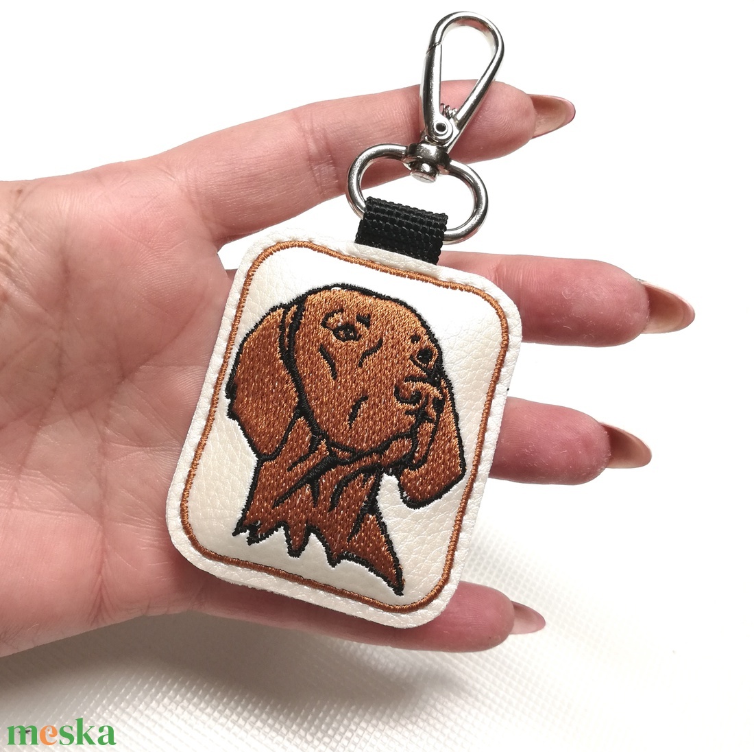 Hímzett magyar vizsla kutya kulcstartó karabinerrel - táska & tok - kulcstartó & táskadísz - kulcstartó - Meska.hu