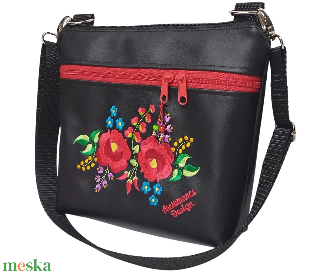 Bella crossbody oldaltáska 28x24cm - Hímzett Kalocsai virágos Hungarian Folkart07 - táska & tok - kézitáska & válltáska - vállon átvethető táska - Meska.hu