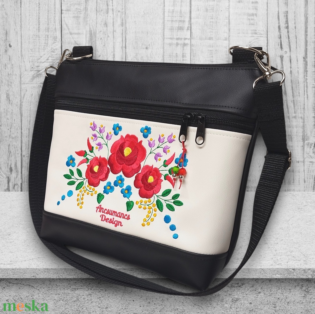 Bella crossbody oldaltáska 28x24cm - Hímzett Kalocsai virágos Hungarian Folkart08 - táska & tok - kézitáska & válltáska - vállon átvethető táska - Meska.hu