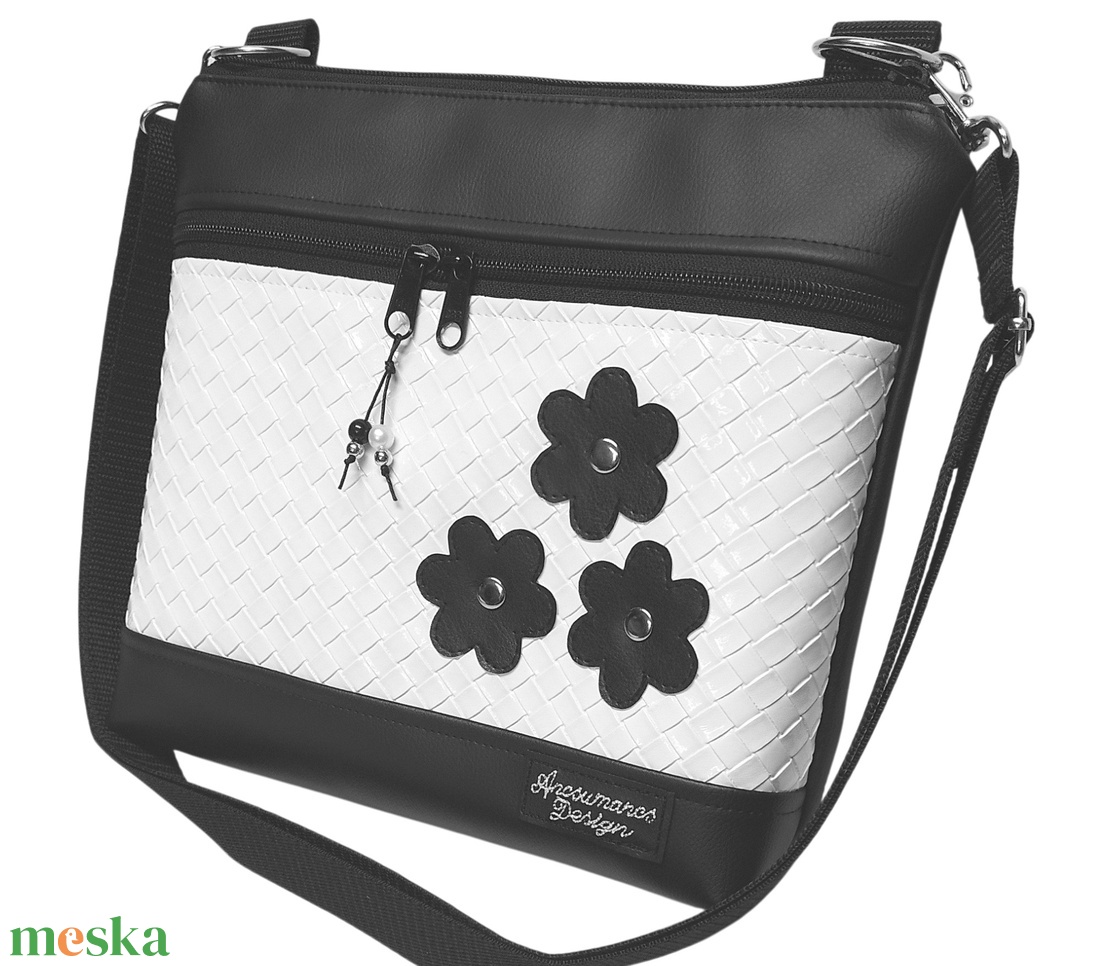 Bella crossbody oldaltáska 28x24cm - Elegáns fekete fehér applikált virágos - táska & tok - kézitáska & válltáska - vállon átvethető táska - Meska.hu