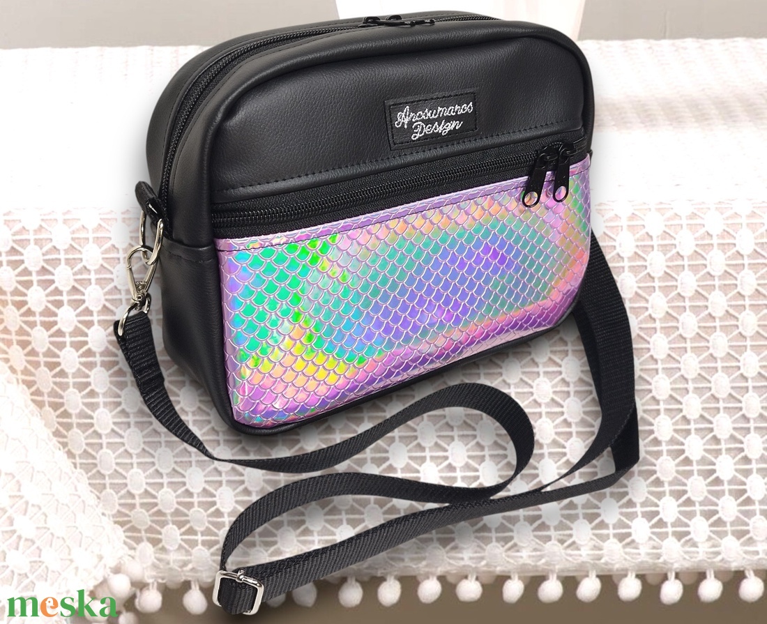 Helena crossbody oldaltáska testtáska övtáska 22x17x7cm - Fekete alapon Rose sellőhologramos - táska & tok - kézitáska & válltáska - vállon átvethető táska - Meska.hu