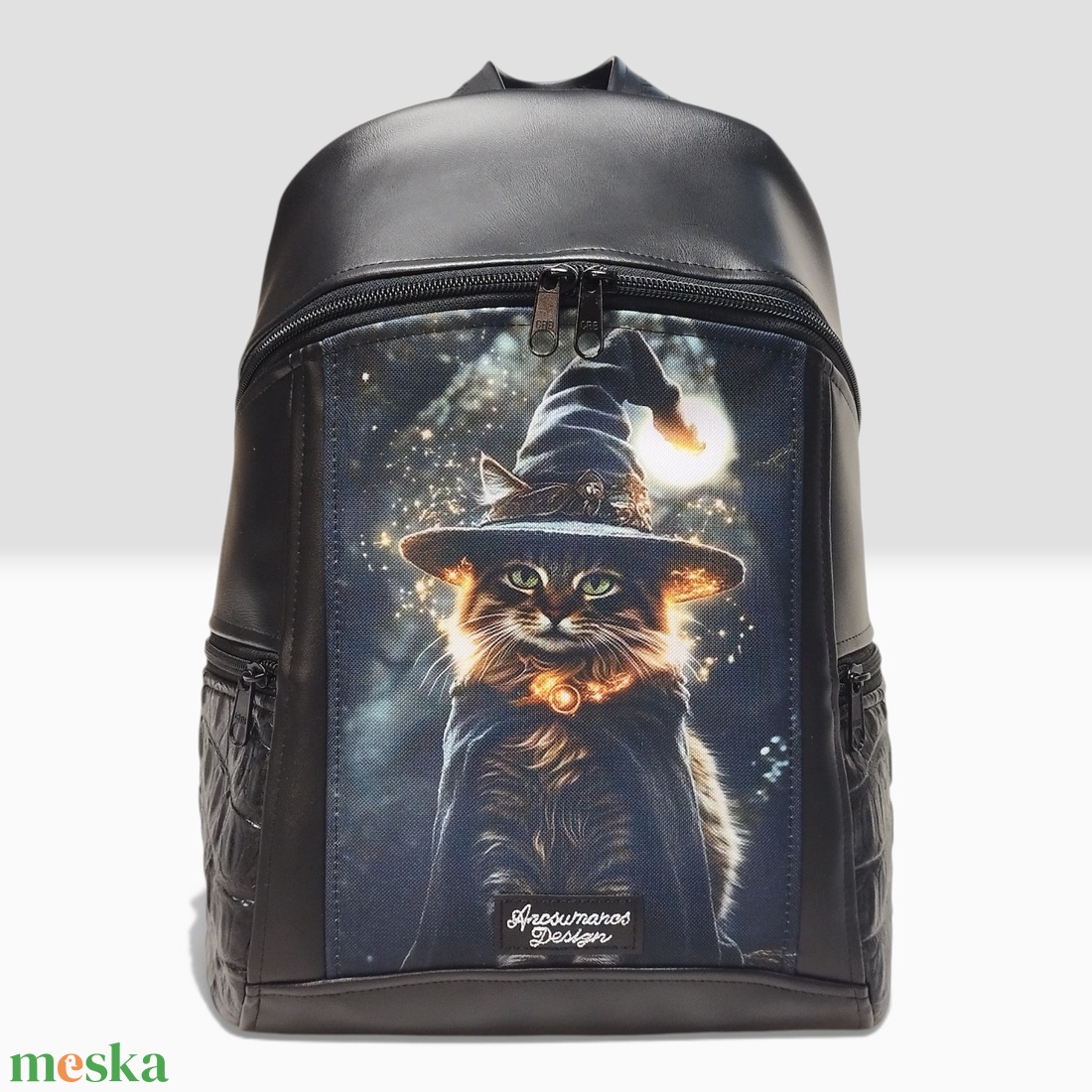 MAXIM BackPack L hátizsák - Bájos boszorkánycica fekete alapon textilbőr pántokkal 36x30x16 - táska & tok - hátizsák - hátizsák - Meska.hu