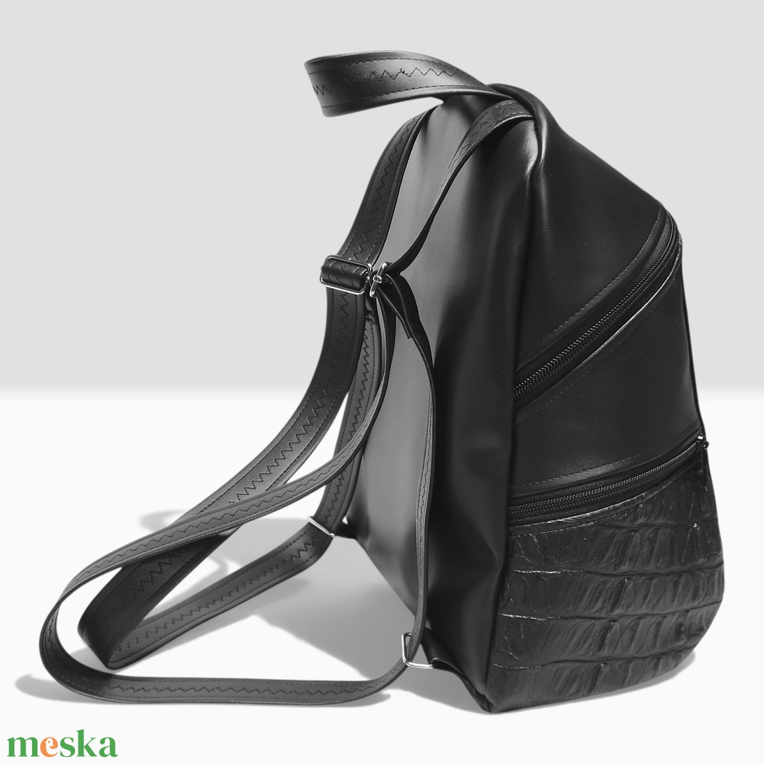 MAXIM BackPack L hátizsák - Bájos boszorkánycica fekete alapon textilbőr pántokkal 36x30x16 - táska & tok - hátizsák - hátizsák - Meska.hu