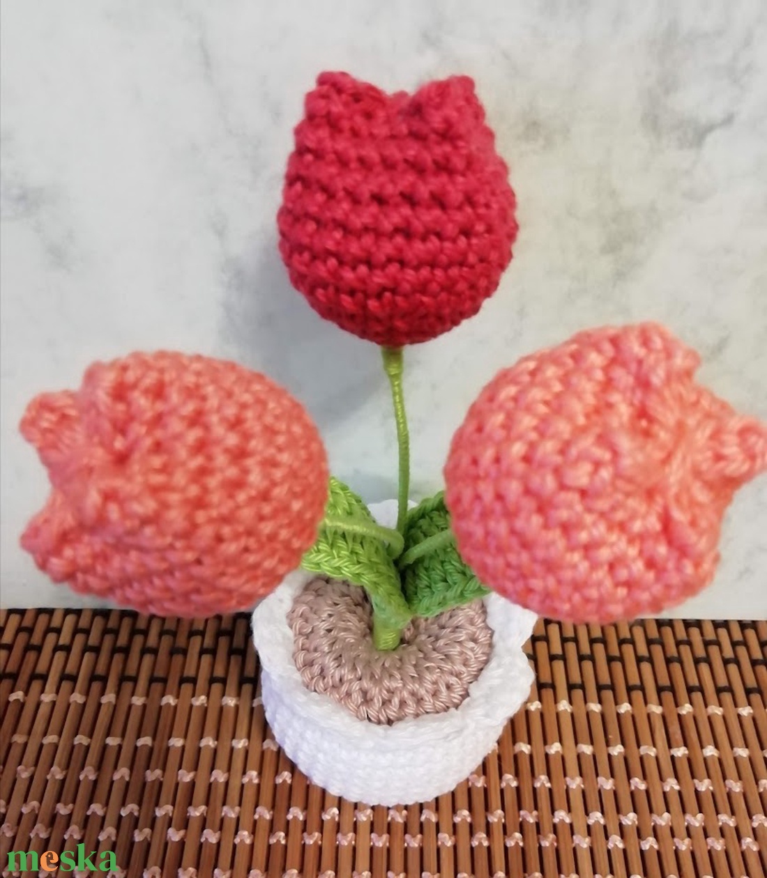 Horgolt tulipáncsokor kaspóban - otthon & életmód - virágdekoráció - virágdíszek - virágdísz kaspóban - Meska.hu