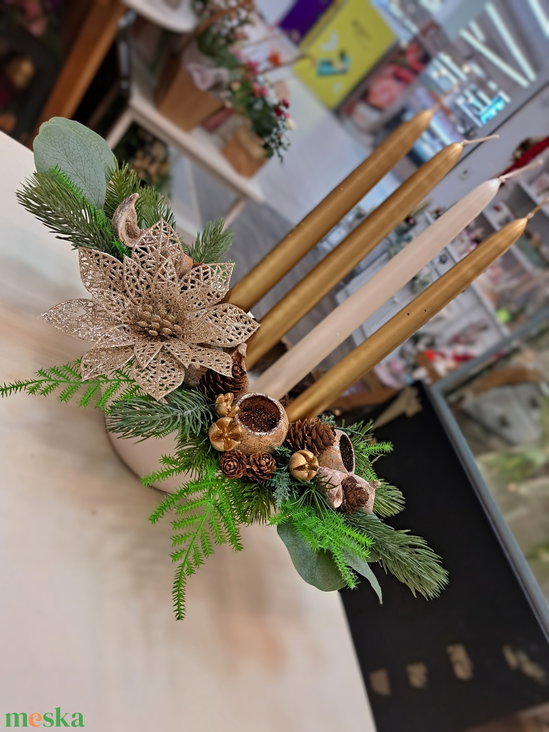 Karácsonyi asztaldísz fehér- arany színben, ker�mia tálban - karácsony - adventi díszek - adventi asztaldísz - Meska.hu