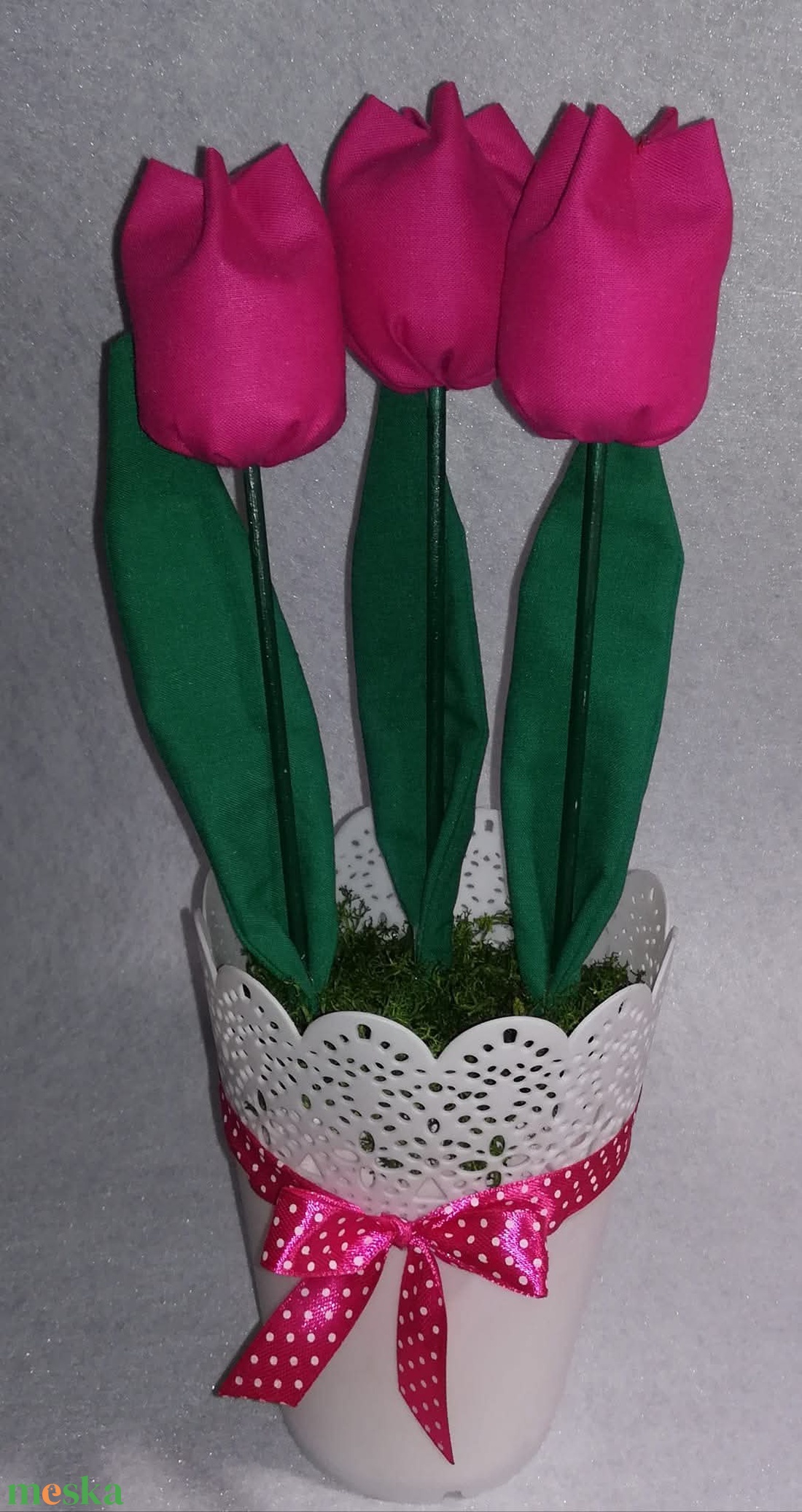 Textil tulipán műanyag kaspóba, akár egyedi táblával - otthon & életmód - virágdekoráció - virágdíszek - virágdísz kaspóban - Meska.hu
