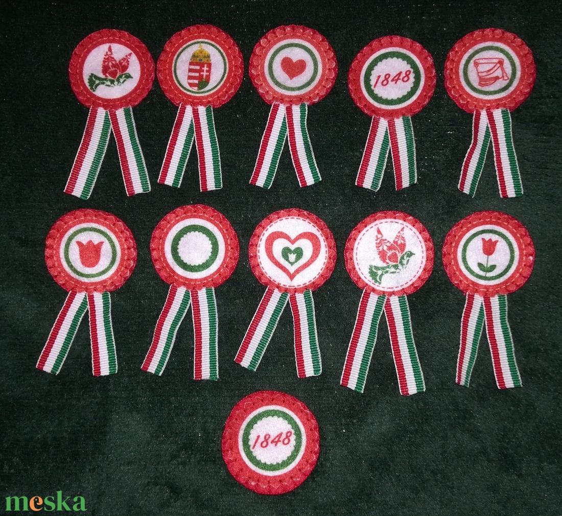 Filc anyagból készült kokárda  - ékszer - kitűző és bross - Meska.hu