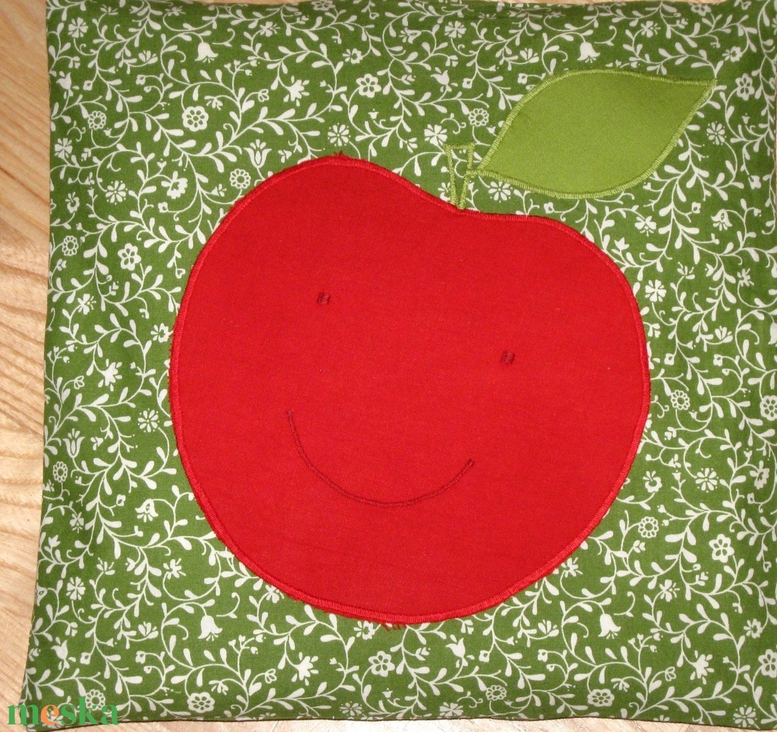 Almás  gyerekpárna - játék & sport - ovis felszerelés - ovis párna, kispárna - Meska.hu