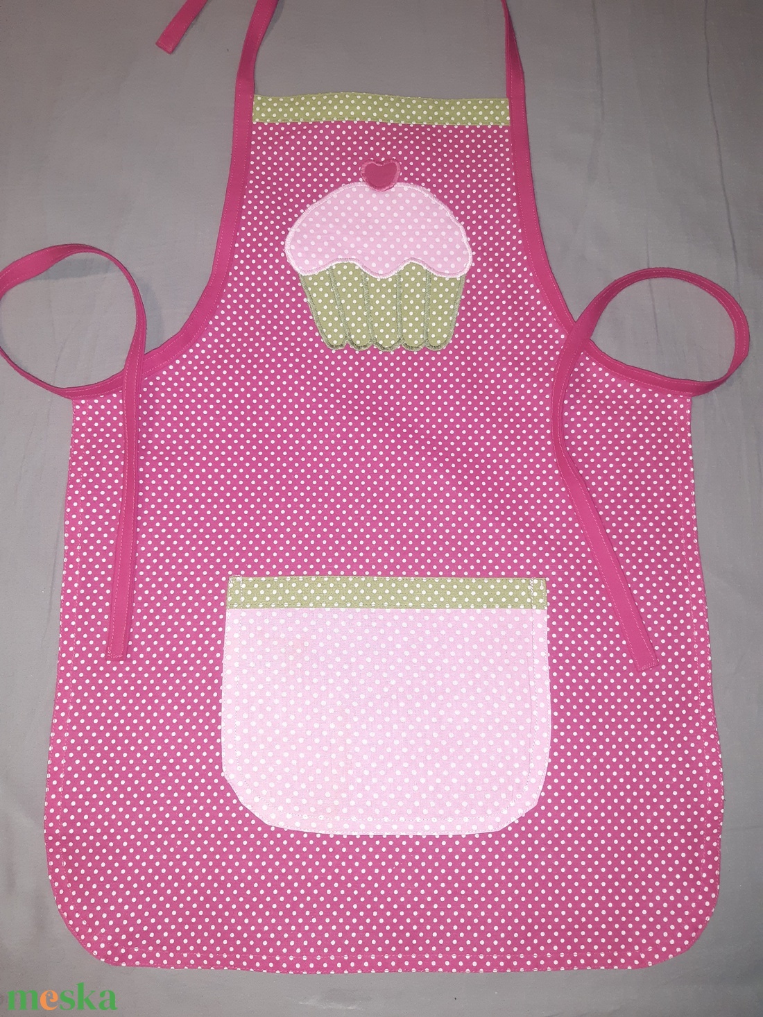 Muffinos kislány kötény - otthon & életmód - konyhafelszerelés, tálalás - konyhai textil - kötény - Meska.hu