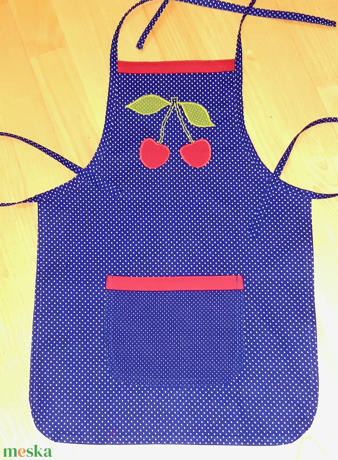 Cseresznyés kislány kötény, kék - otthon & életmód - konyhafelszerelés, tálalás - konyhai textil - kötény - Meska.hu Cseresznyés kislány kötény, kék - otthon & életmód - konyhafelszerelés, tálalás - konyhai textil - kötény - Meska.hu
