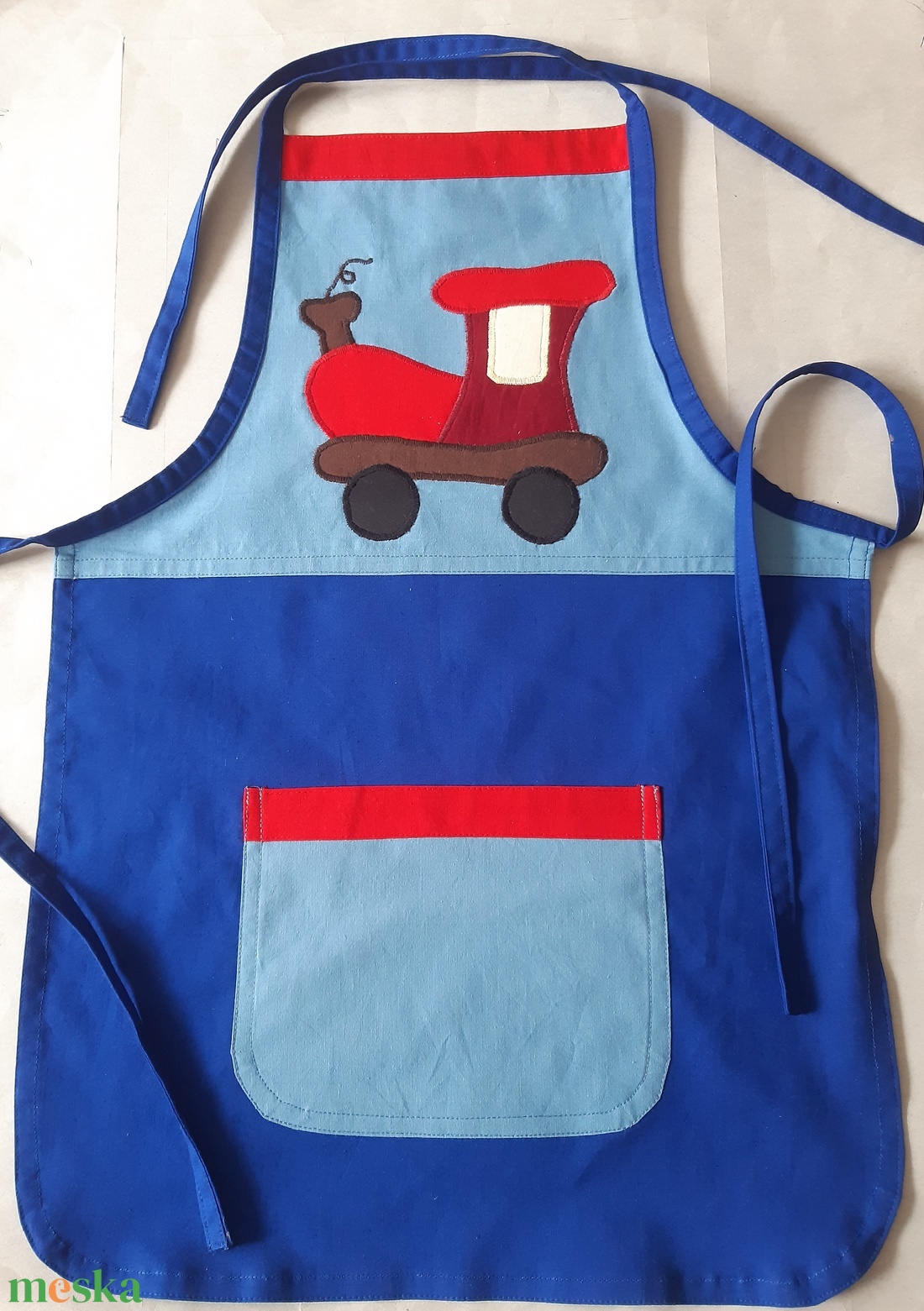 Vonatos kötény  - baba - mama - baba ágynemű - pólya - Meska.hu