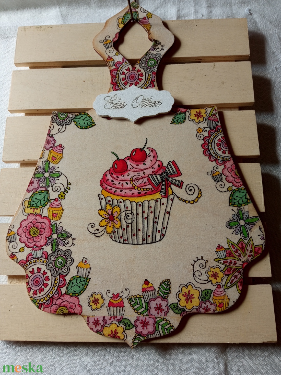 Muffinos vágódeszka-ajtókopogtató - otthon & életmód - dekoráció - ajtó- és ablak dekoráció - ajtódísz & kopogtató - Meska.hu Muffinos vágódeszka-ajtókopogtató - otthon & életmód - dekoráció - ajtó- és ablak dekoráció - ajtódísz & kopogtató - Meska.hu