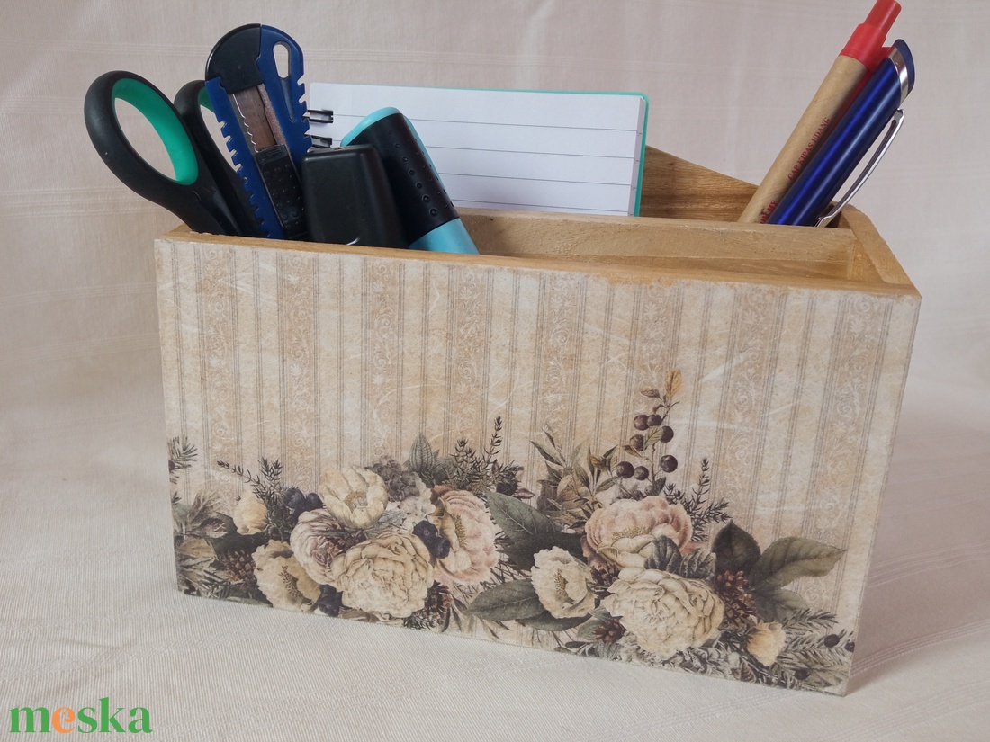 Vir�gos asztali írószertartó - otthon & életmód - tárolás & rendszerezés - íróasztali tároló - Meska.hu