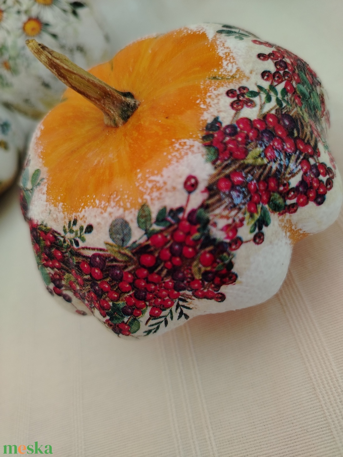 Pirosbogyós dísztök - otthon & életmód - dekoráció - halloween - halloweeni tök - Meska.hu