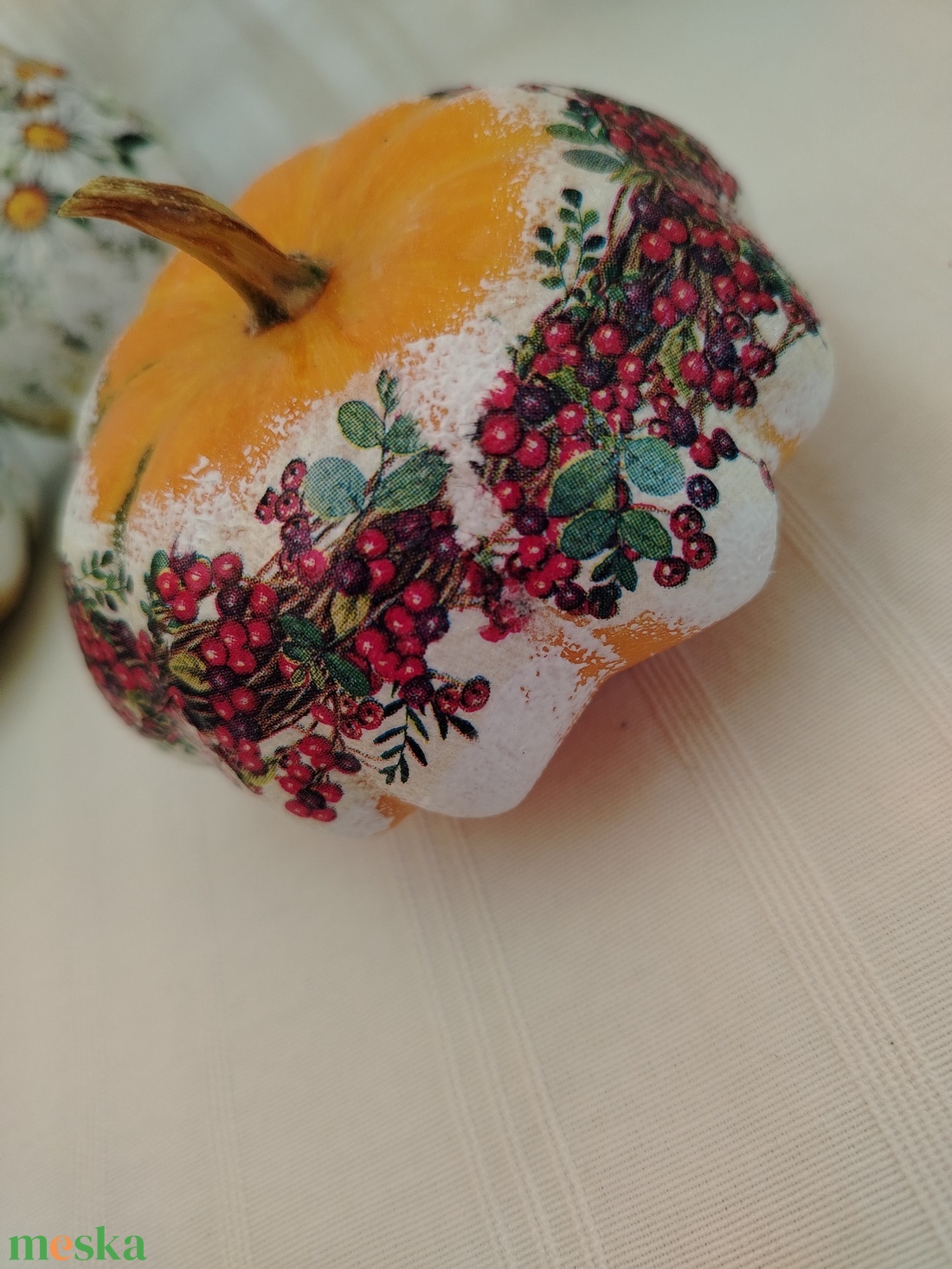 Pirosbogyós dísztök - otthon & életmód - dekoráció - halloween - halloweeni tök - Meska.hu