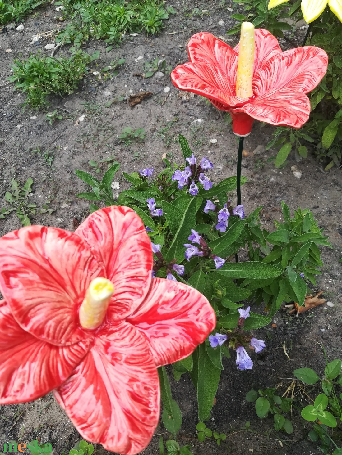 Kerámia hibiscus - otthon & életmód - dekoráció - virágdísz és tartó - csokor & virágdísz - Meska.hu