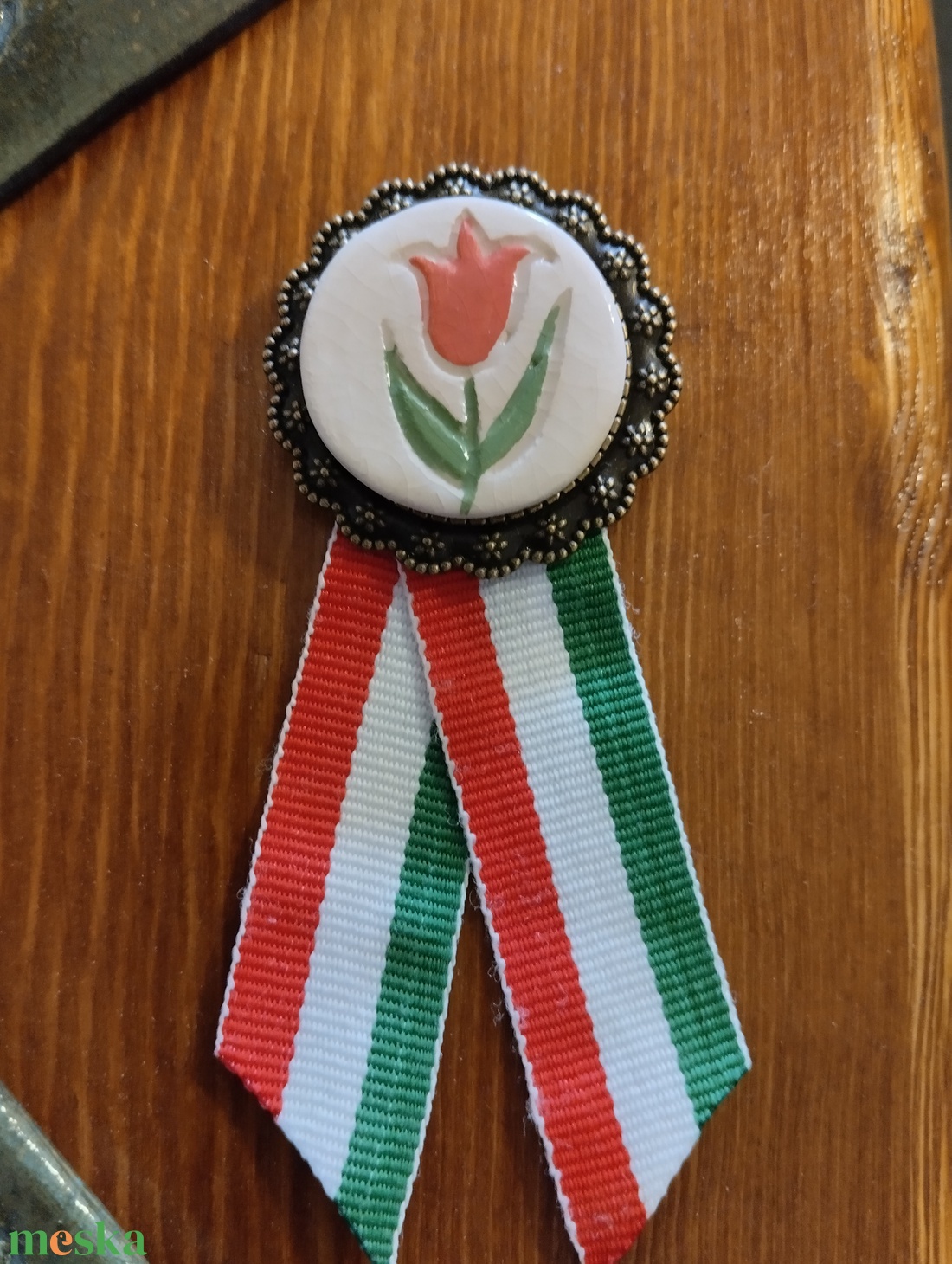 Kerámia kokárda - ékszer - kitűző és bross - Meska.hu