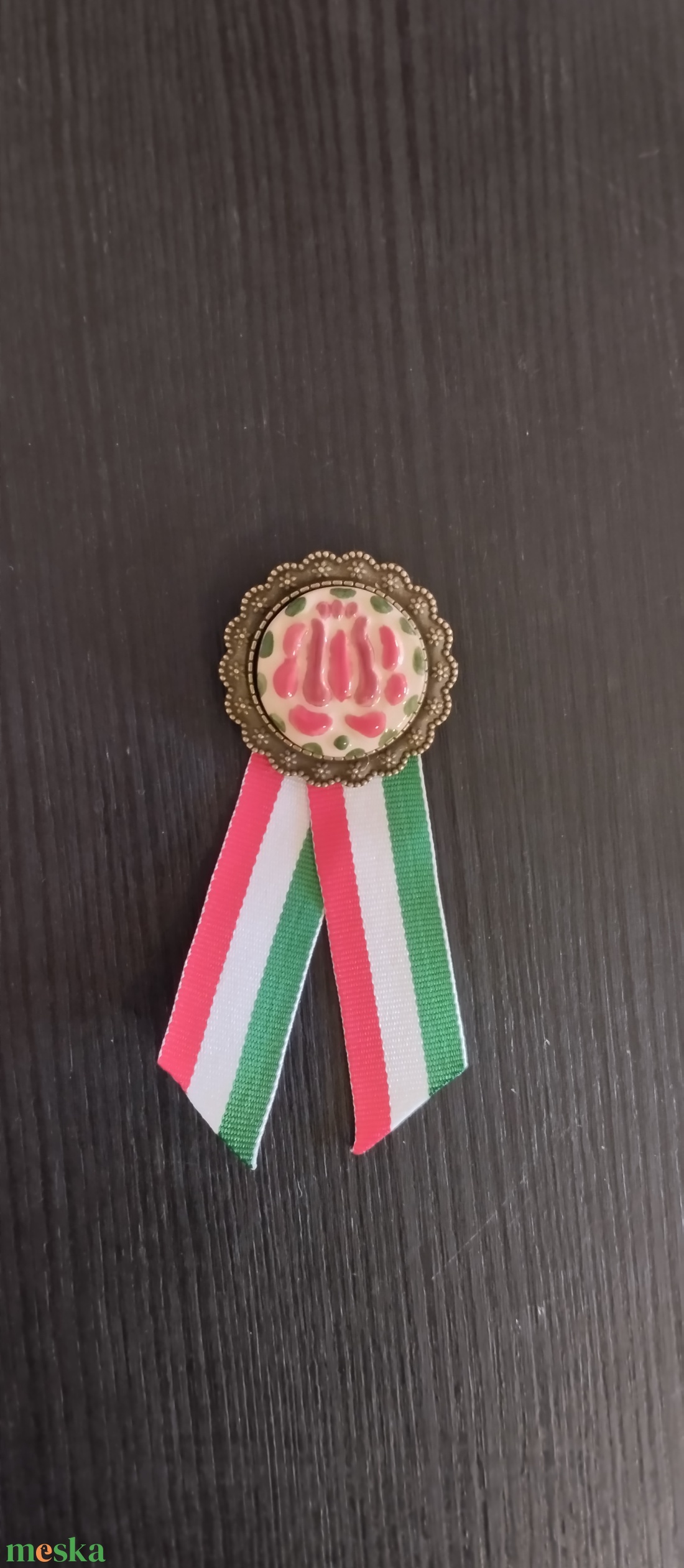Kerámia kokárda - ékszer - kitűző és bross - Meska.hu